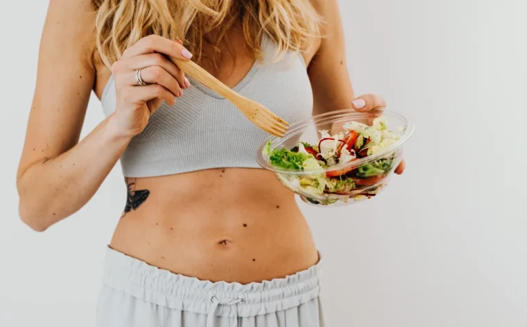Los 5 errores más habituales al comer cuando empiezas a entrenar (y cómo evitarlos)