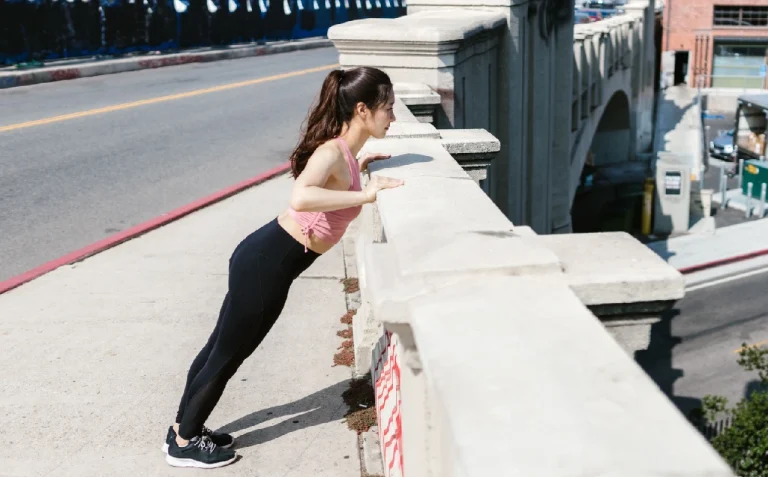 Guía para mantener tu rutina de entrenamiento en verano de forma realista